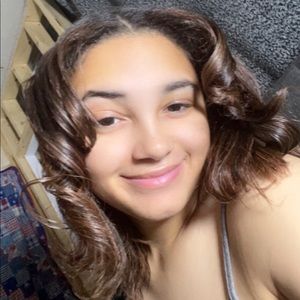 Meet your Posher, Alyssa